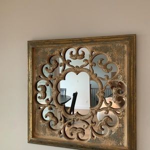 The wall decor with mirror